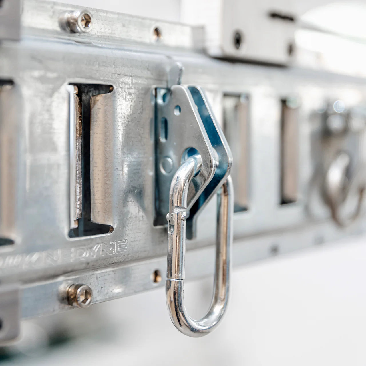 Snap-in Anchors for Push-button Single Motor Lift